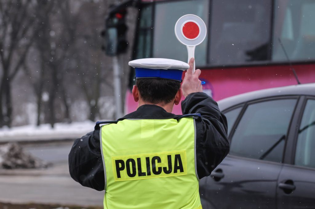 Kiedy można odebrać dowód rejestracyjny, a kiedy prawo jazdy?