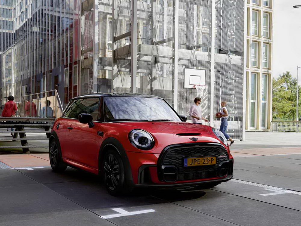 Zwinne, zrywne, zjawiskowe – co potrafi 3-drzwiowe MINI Hatch?
